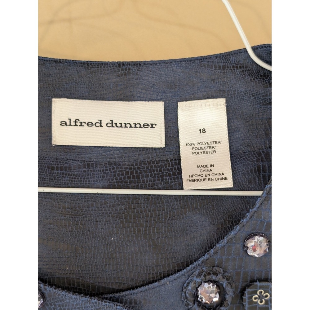 ALFRED DUNNER Navy Blue Textured Jacket Size 18 Embellished Collar & Pockets - Picture 3 of 3